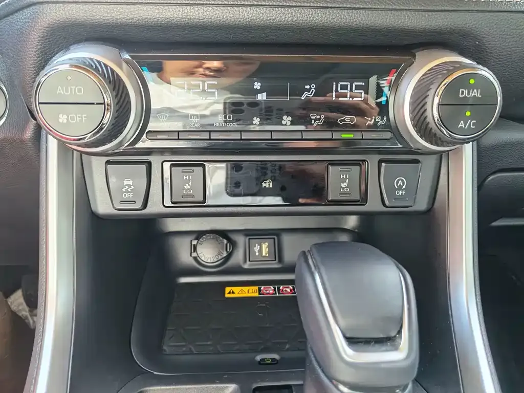 Toyota RAV4 — фото 2