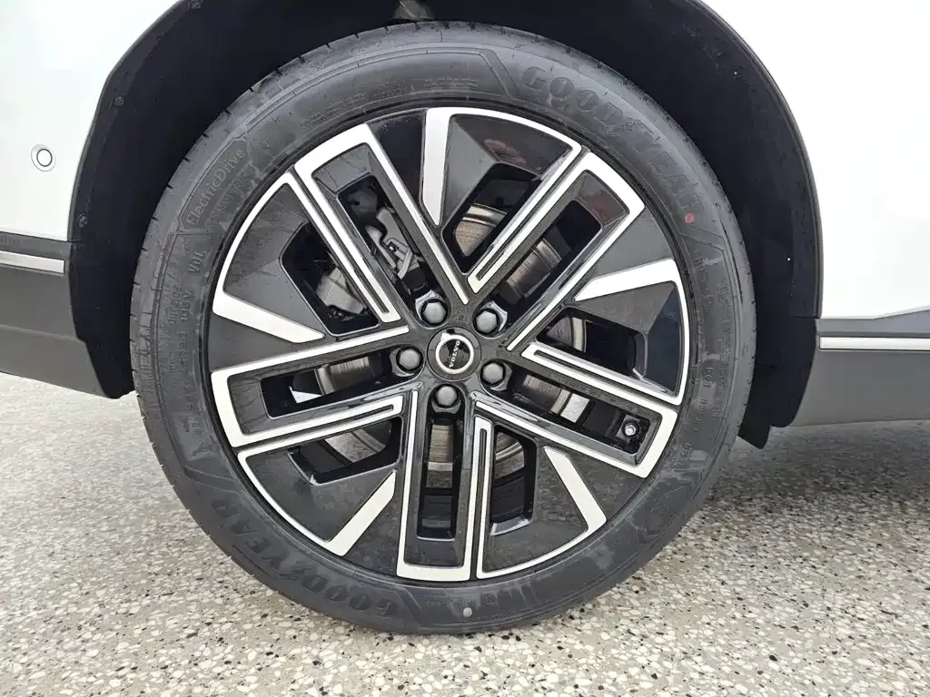 Volvo XC70 Plug-in Hybrid — фото 6