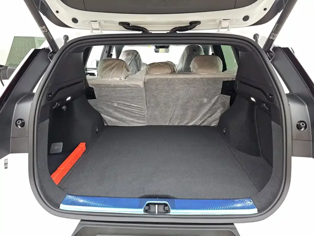 Volvo XC70 Plug-in Hybrid — фото 9