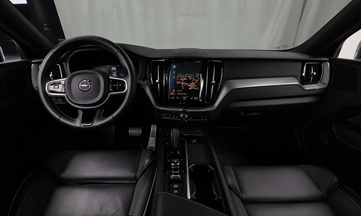 Volvo XC60 — фото 9