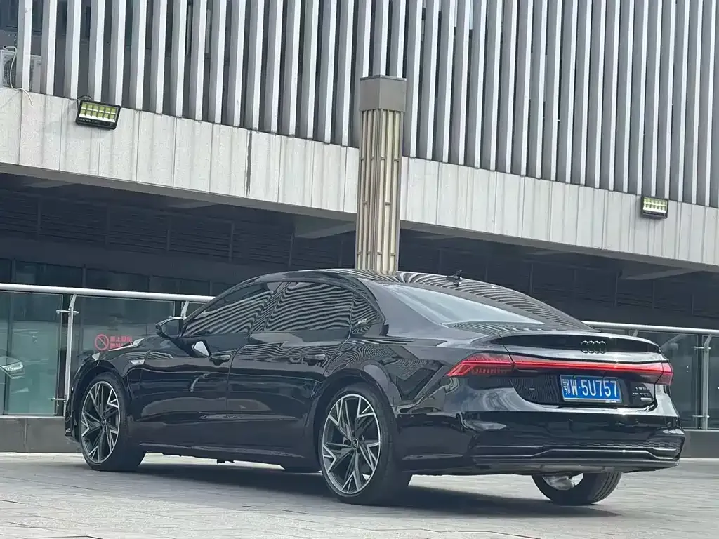Audi A7L — фото 5