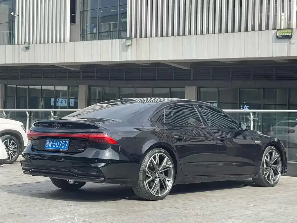 Audi A7L — фото 7
