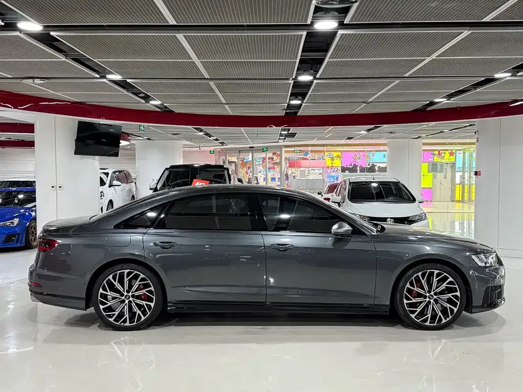 Audi S8 — фото 5