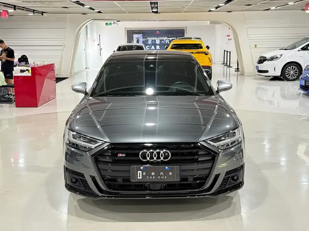 Audi S8 — фото 10