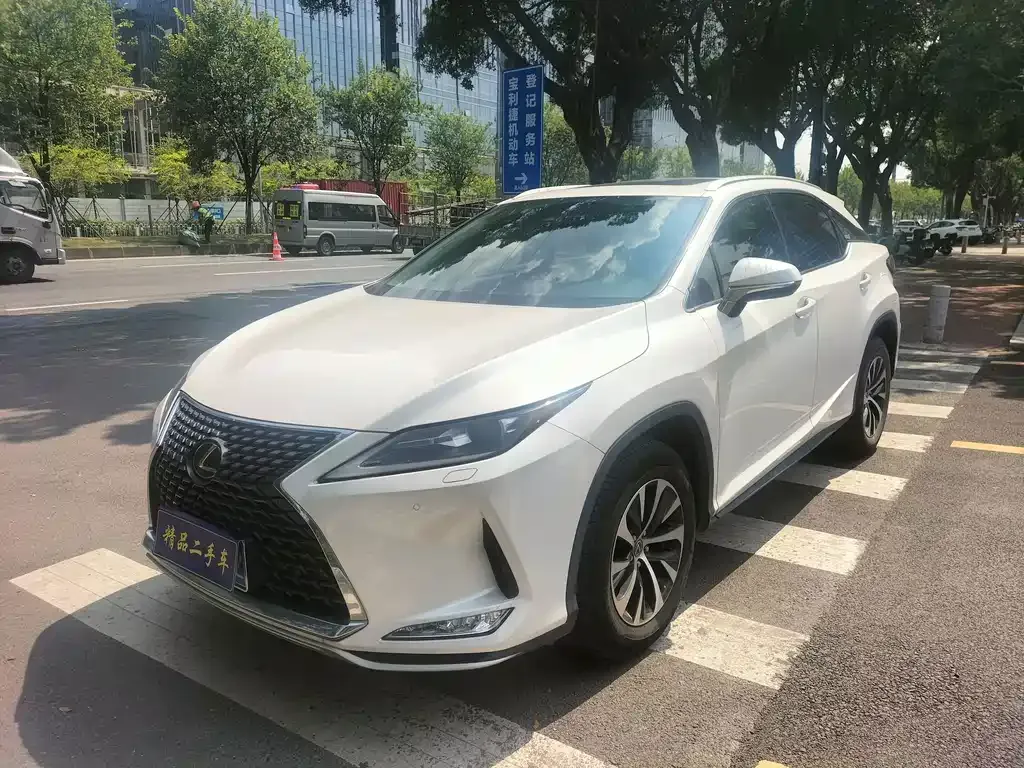 Lexus RX — фото 1