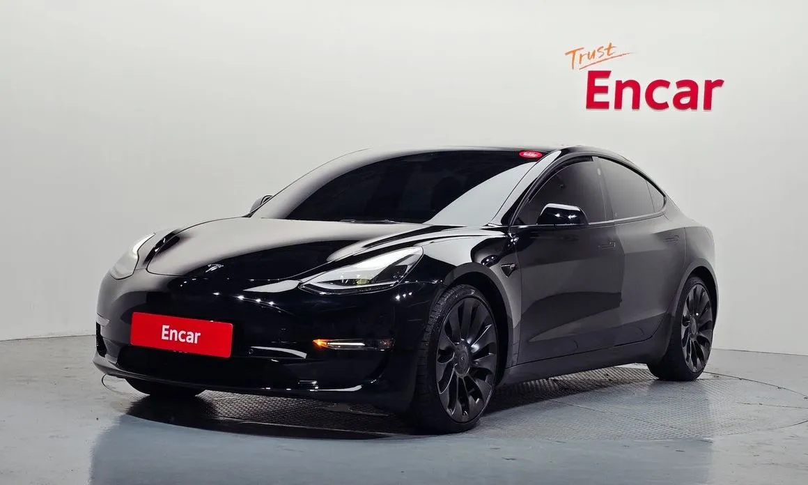 Tesla Model 3 — фото 1