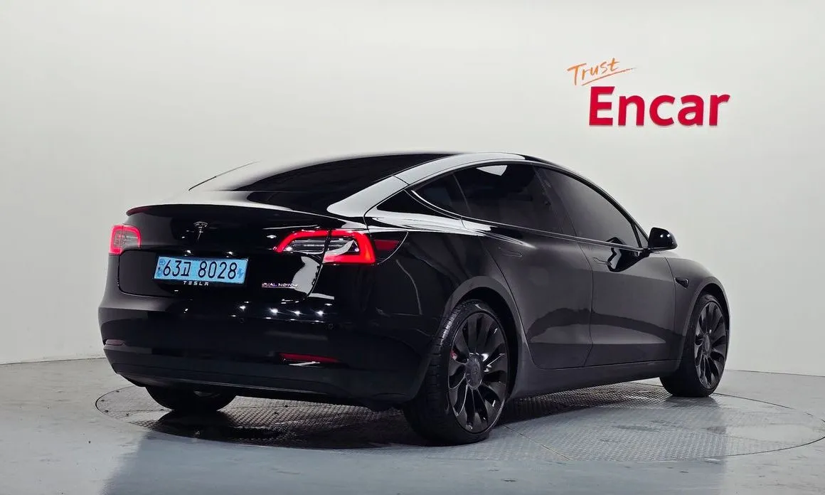 Tesla Model 3 — фото 8