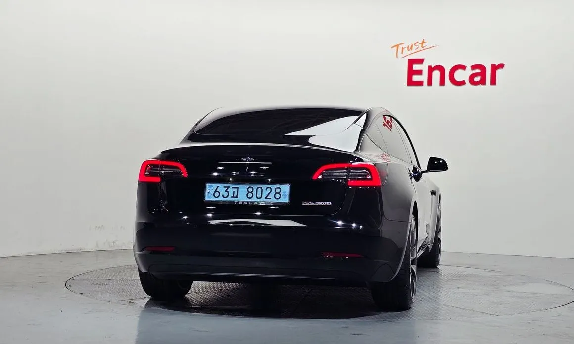 Tesla Model 3 — фото 4