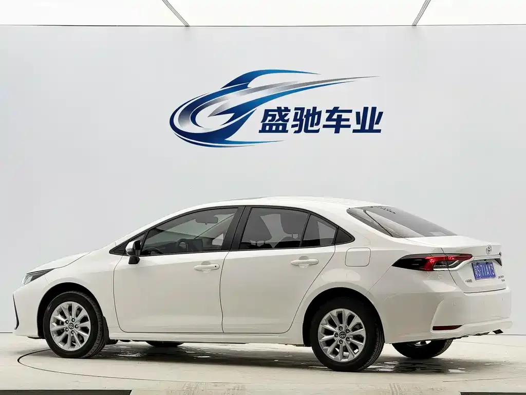 Toyota Corolla — фото 5