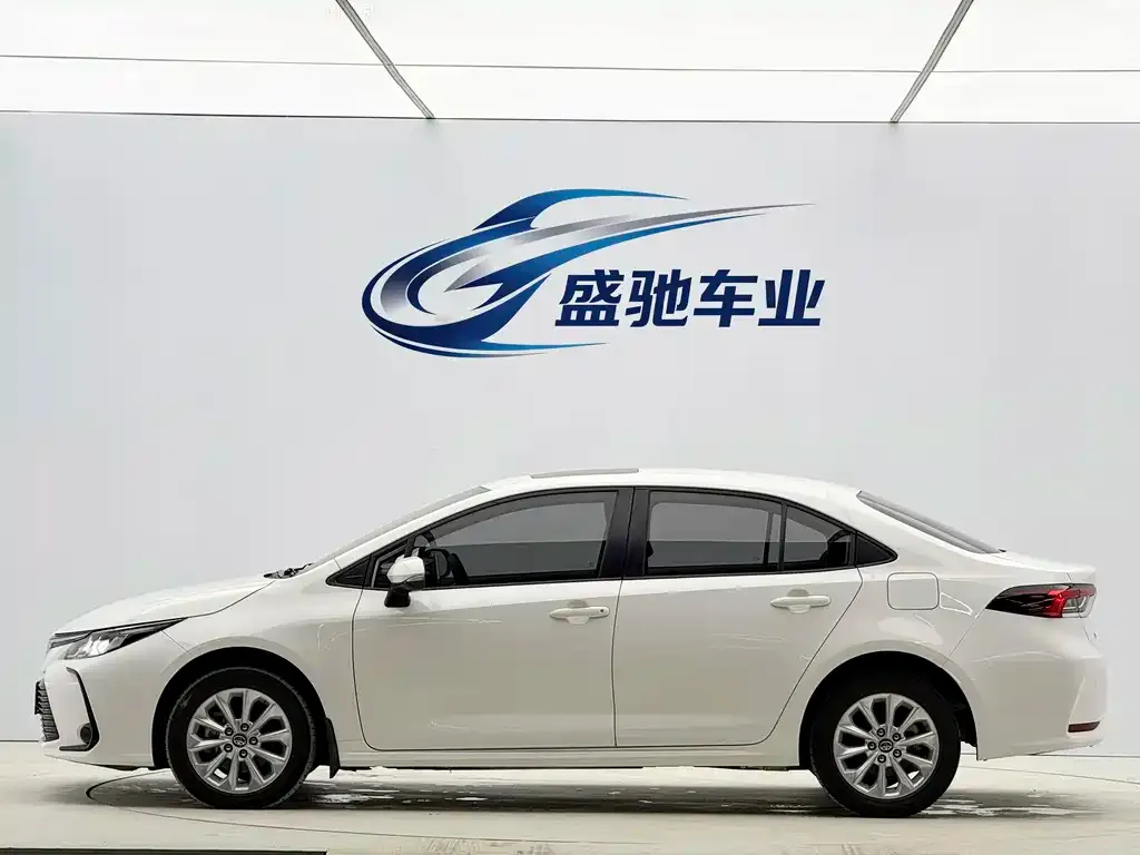 Toyota Corolla — фото 10