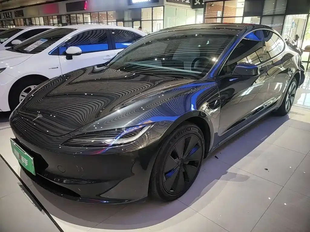 Tesla Model 3 — фото 1