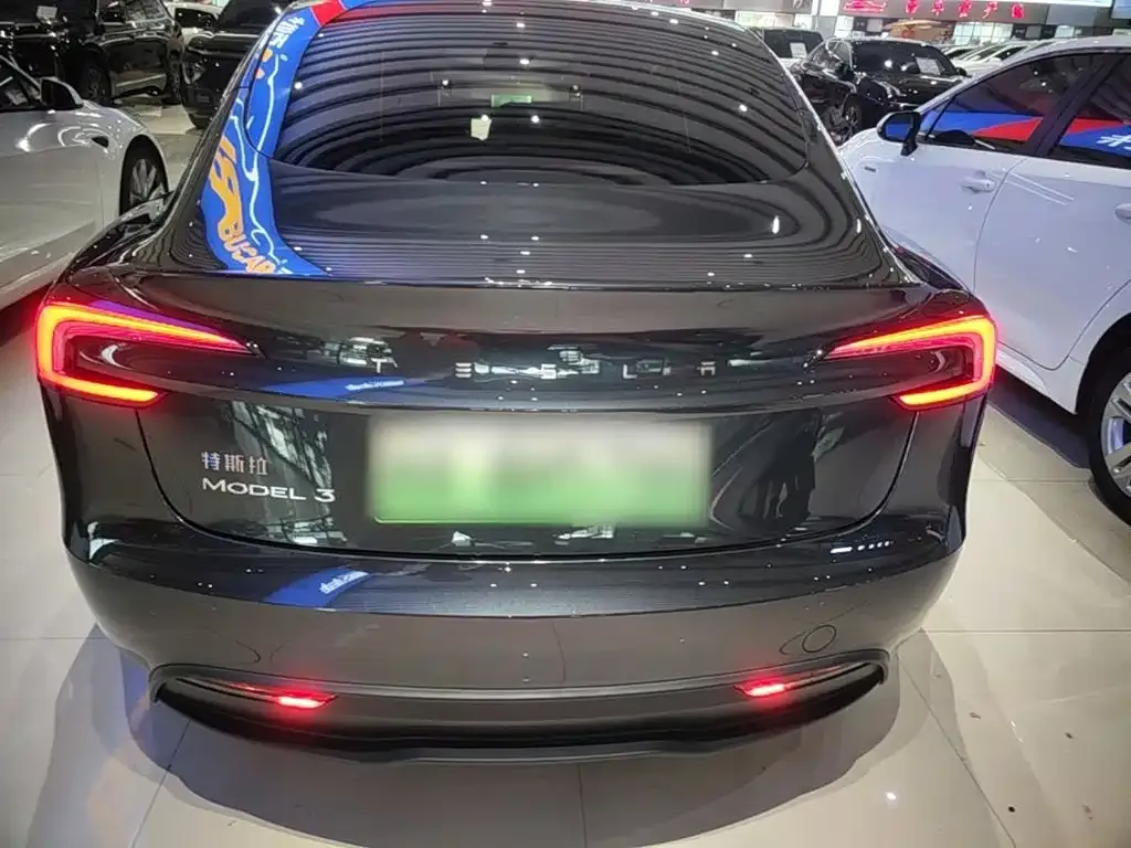 Tesla Model 3 — фото 7