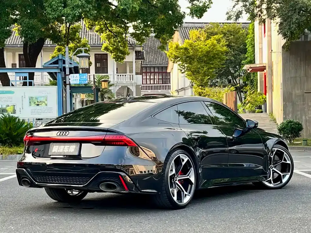 Audi RS 7 — фото 10