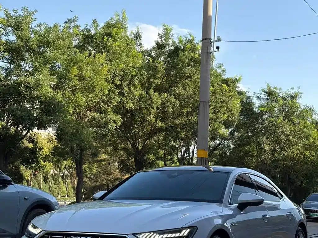 Audi A7L — фото 1