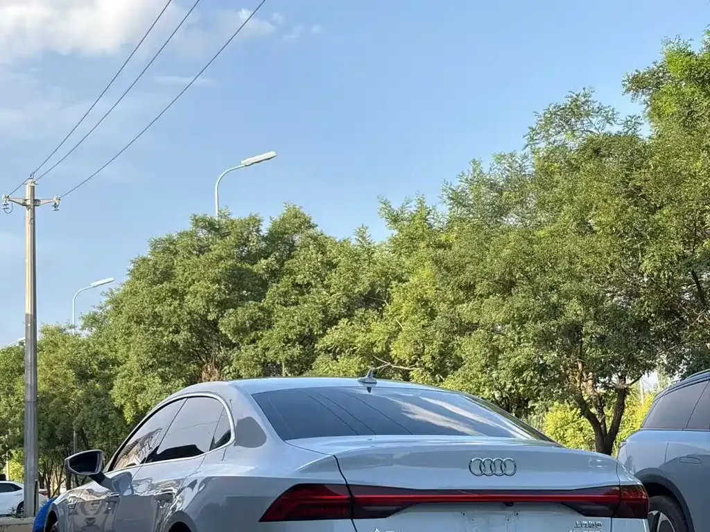 Audi A7L — фото 8