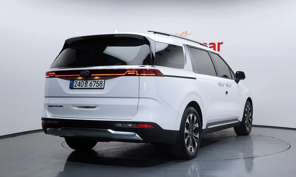 Kia Carnival — фото 10