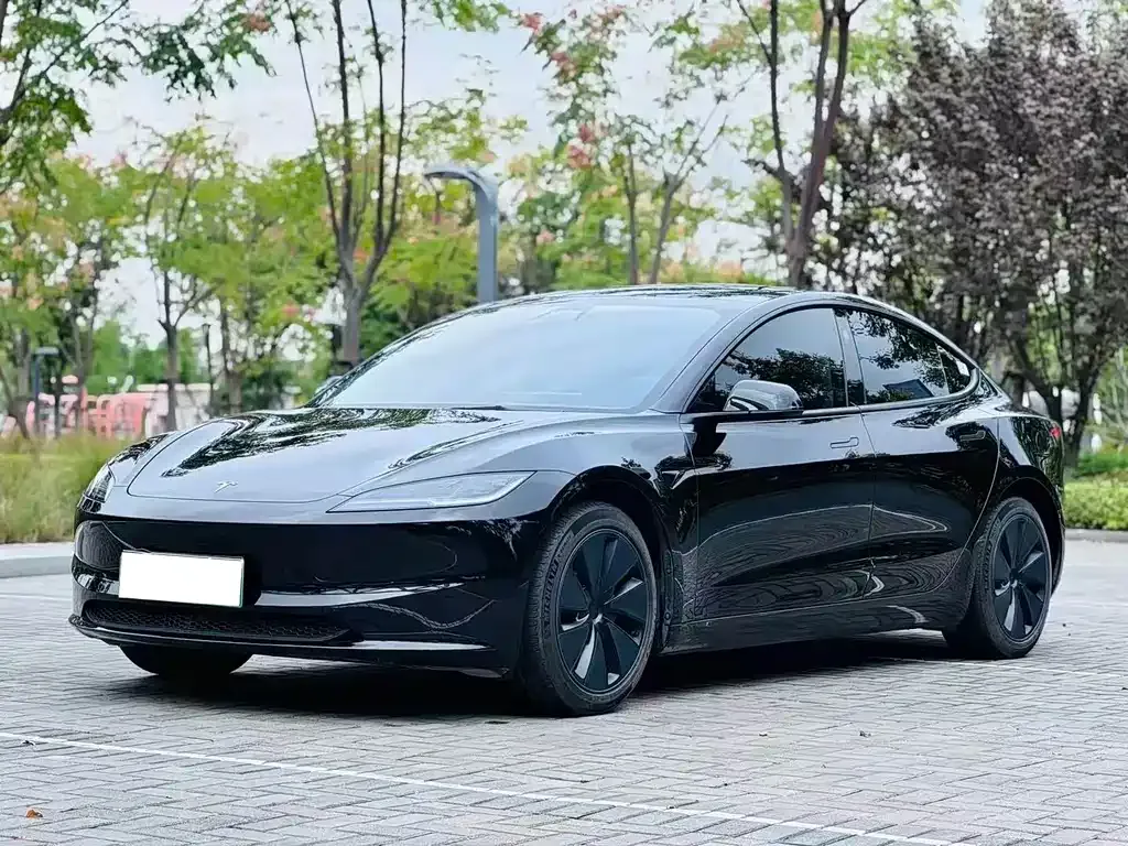Tesla Model 3 — фото 1