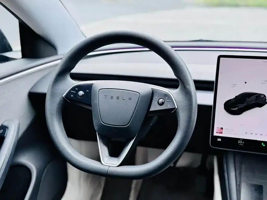 Tesla Model 3 — фото 8