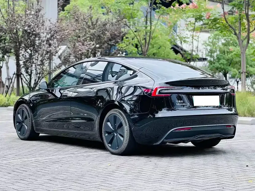Tesla Model 3 — фото 9