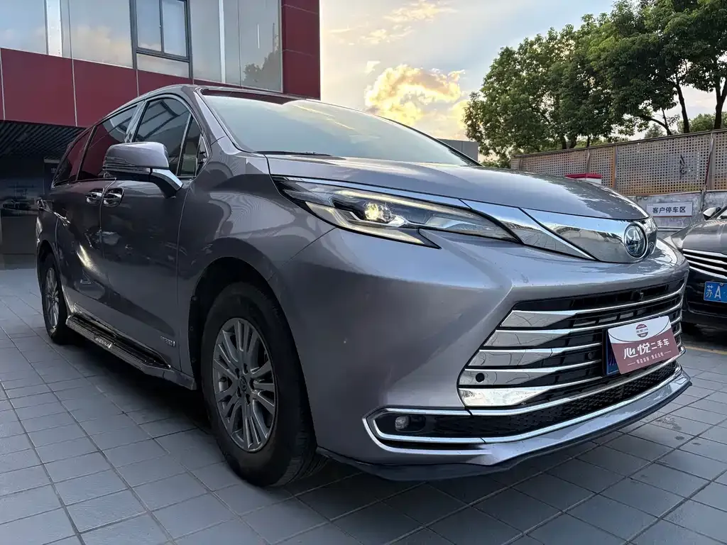 Toyota Sienna — фото 8
