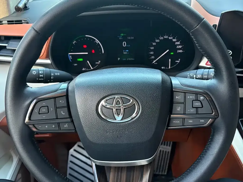 Toyota Sienna — фото 4