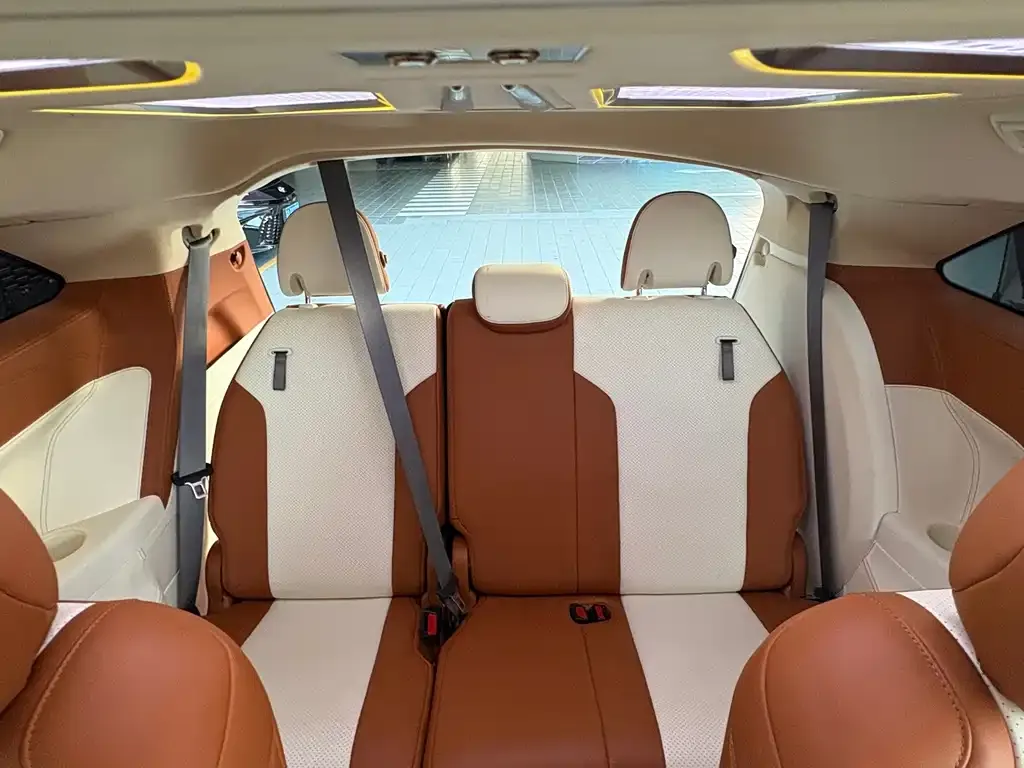 Toyota Sienna — фото 3