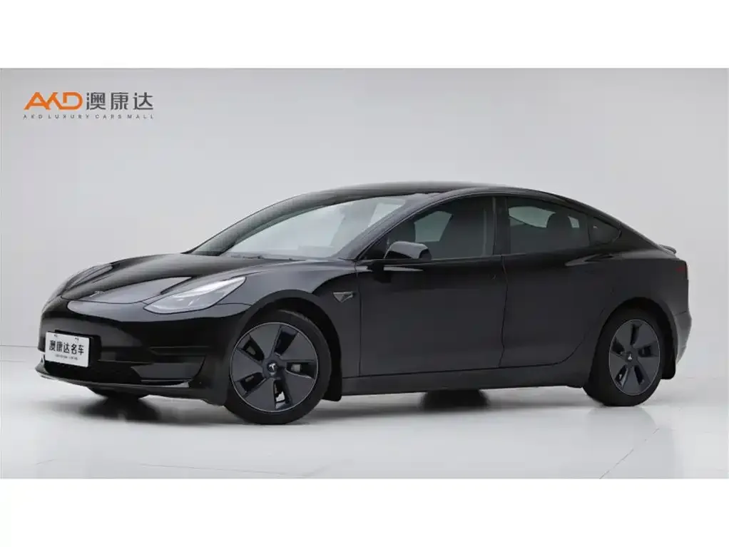 Tesla Model 3 — фото 1