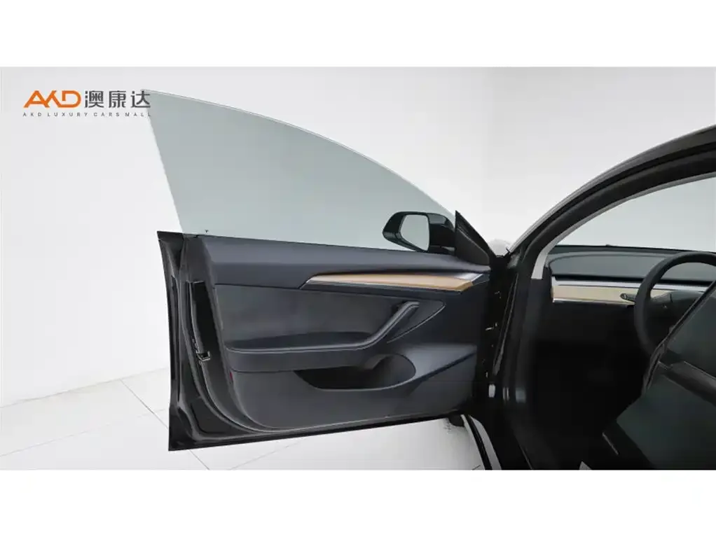 Tesla Model 3 — фото 10