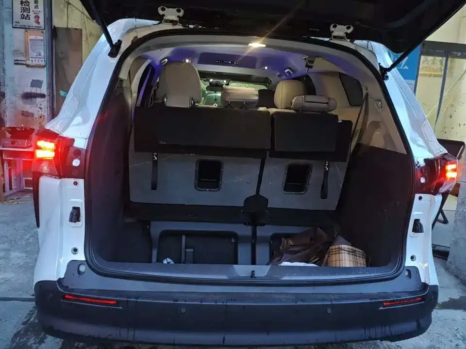 Toyota Sienna — фото 3