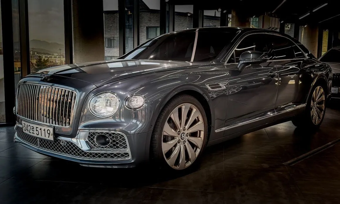 Bentley Flying Spur — фото 10