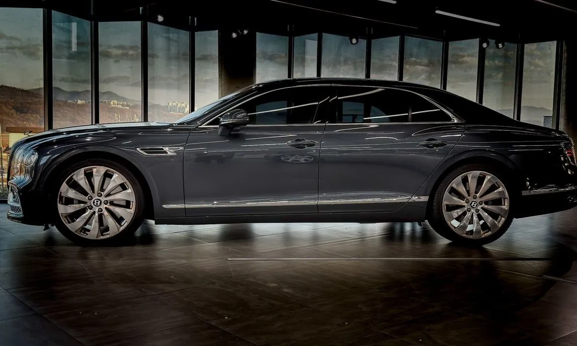 Bentley Flying Spur — фото 7