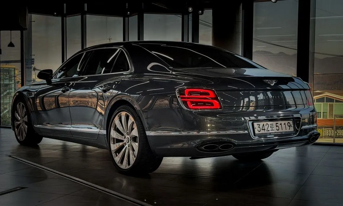 Bentley Flying Spur — фото 4