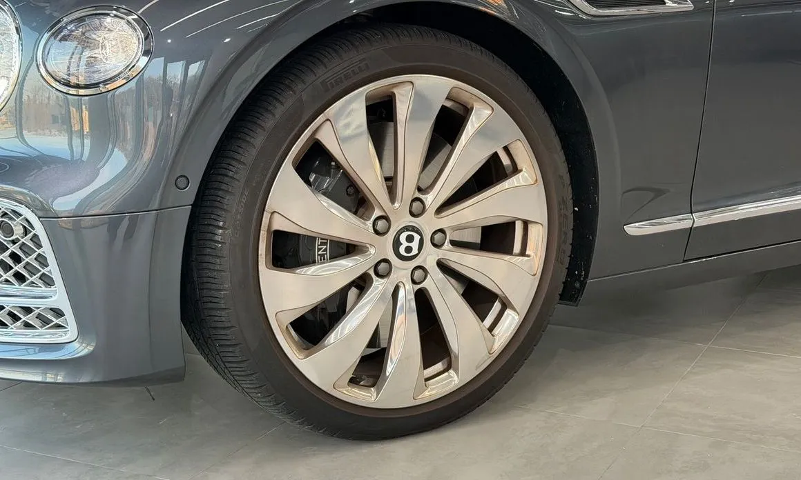 Bentley Flying Spur — фото 2
