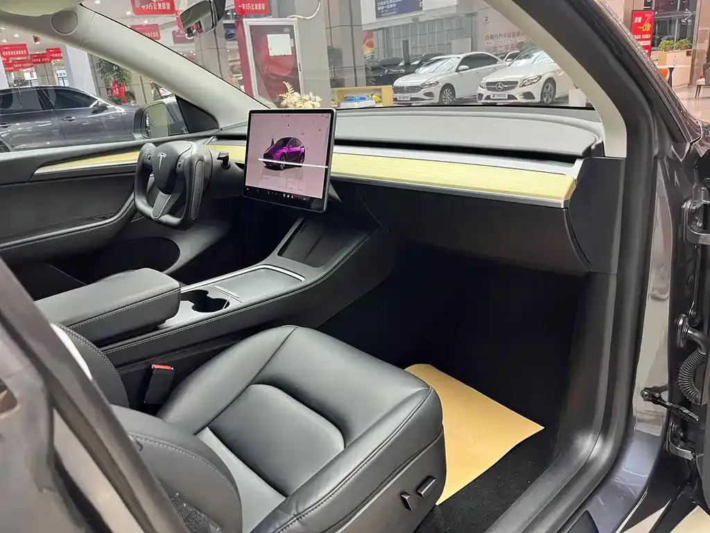 Tesla Model Y — фото 8