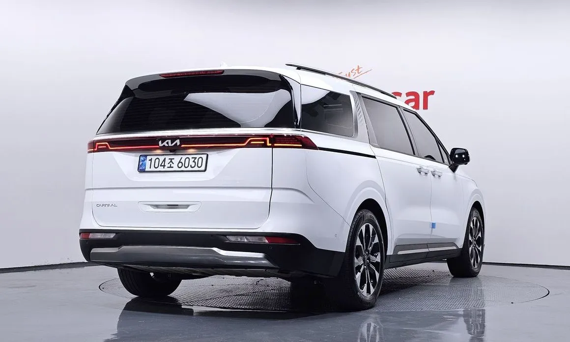 Kia Carnival — фото 4