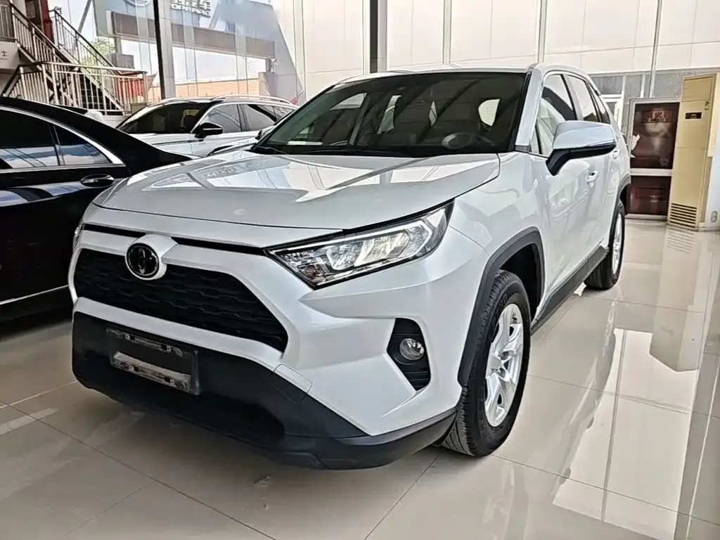 Toyota RAV4 — фото 1