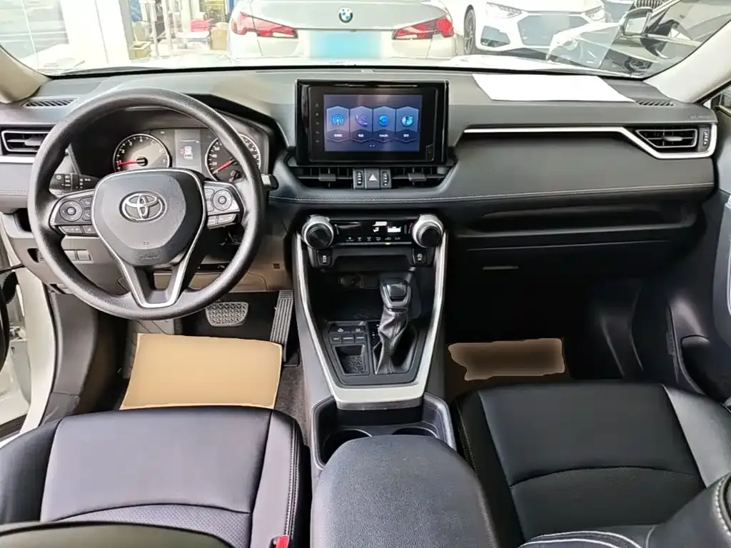 Toyota RAV4 — фото 9