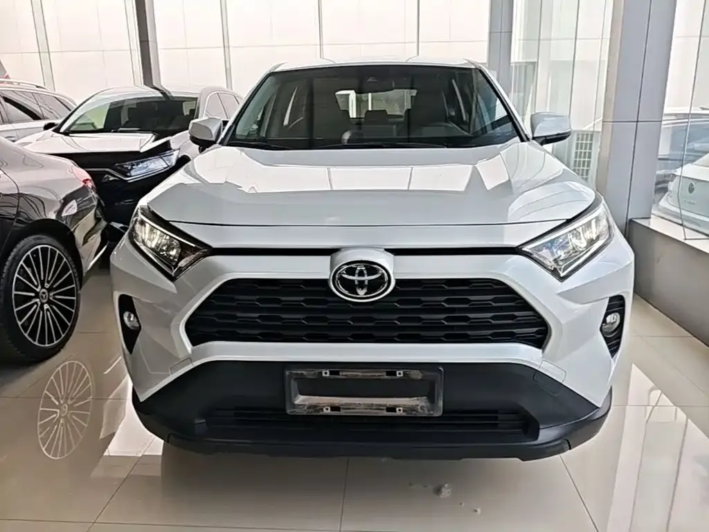 Toyota RAV4 — фото 6