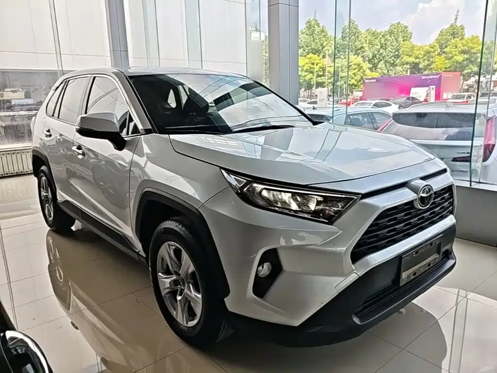 Toyota RAV4 — фото 4