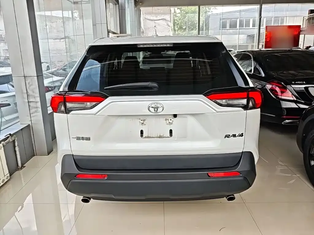 Toyota RAV4 — фото 10