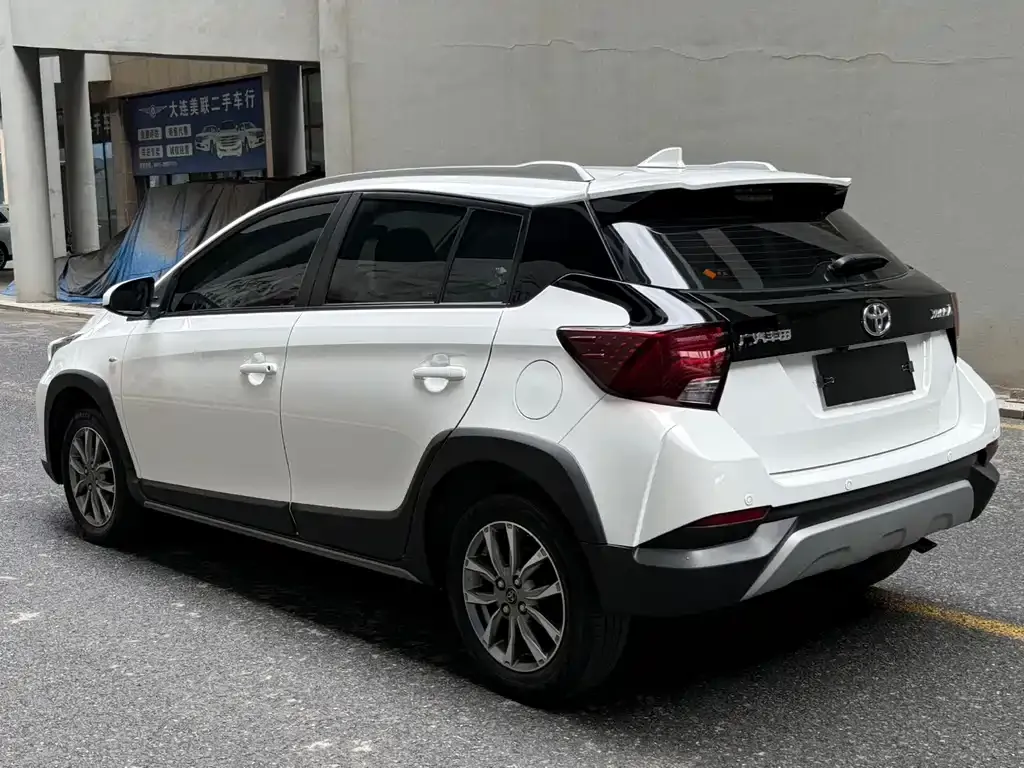 Toyota Yaris L — фото 5