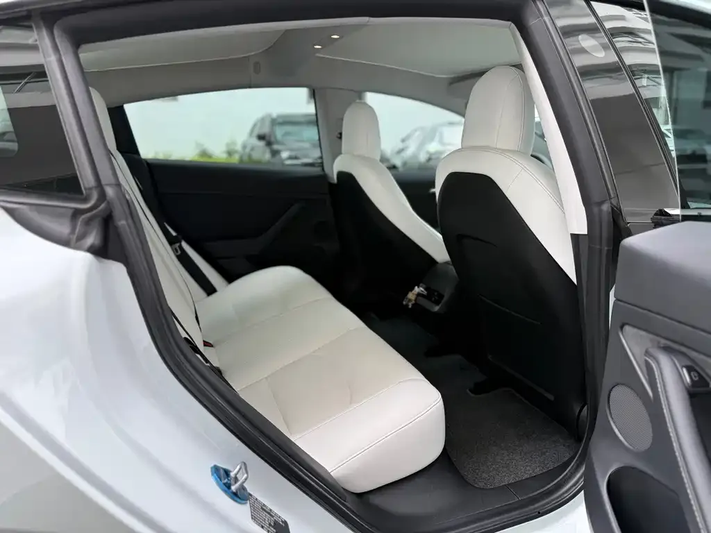 Tesla Model 3 — фото 10