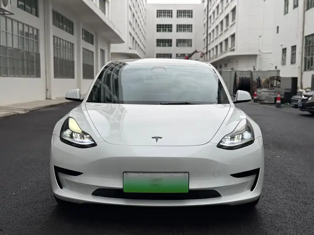 Tesla Model 3 — фото 3