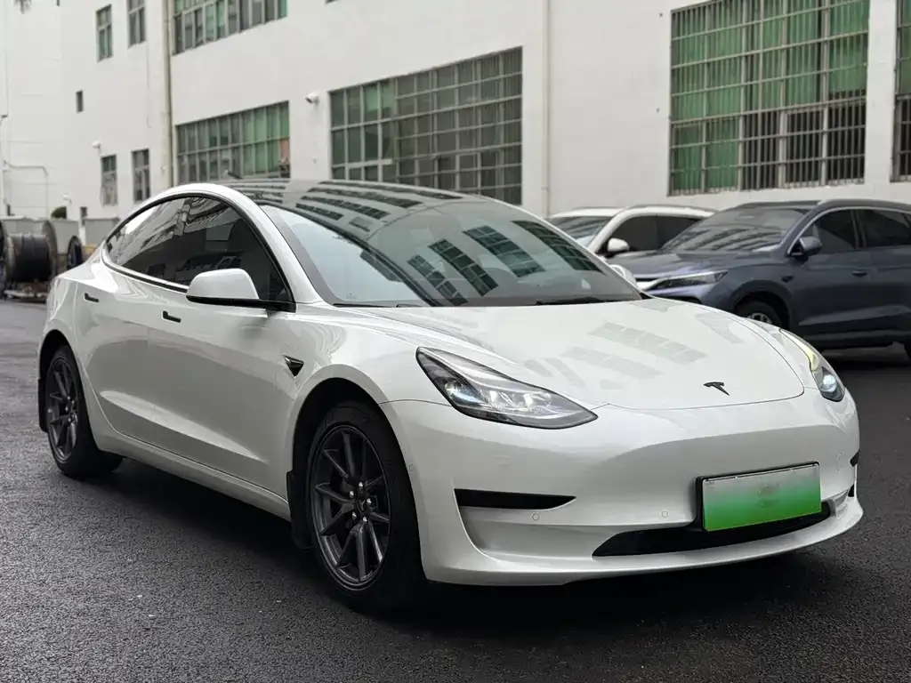 Tesla Model 3 — фото 9