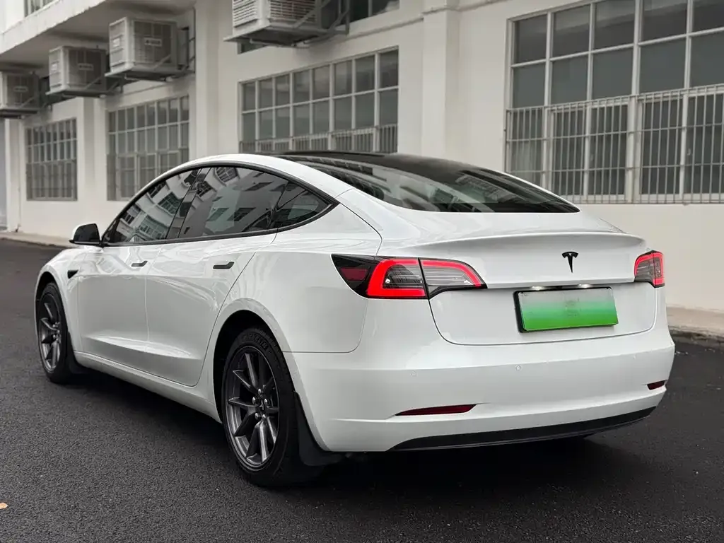 Tesla Model 3 — фото 8