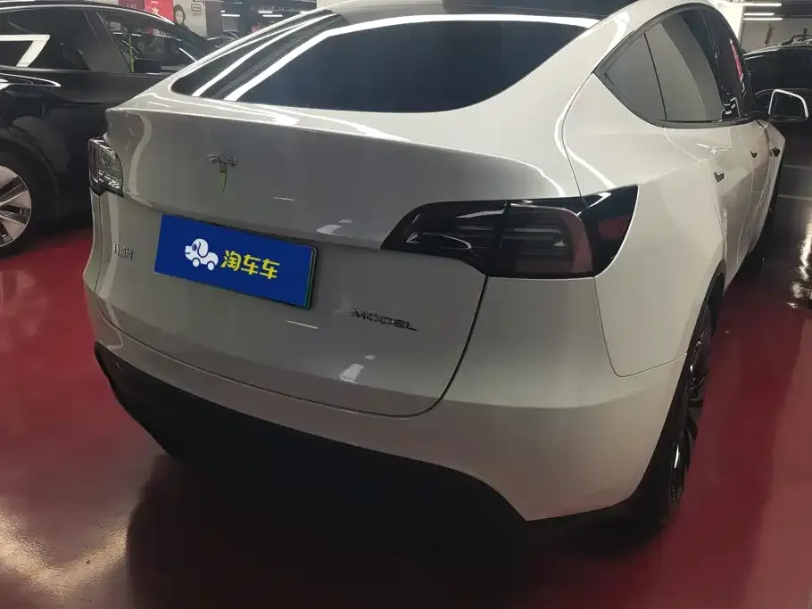 Tesla Model Y — фото 8