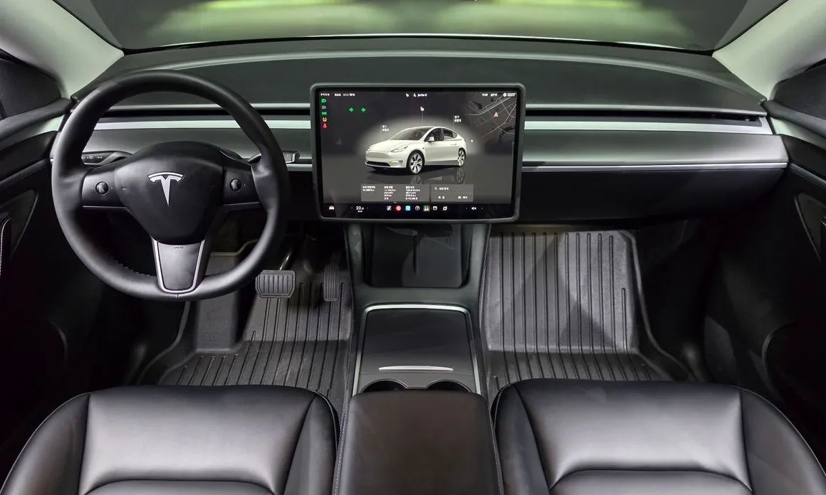 Tesla Model Y — фото 8