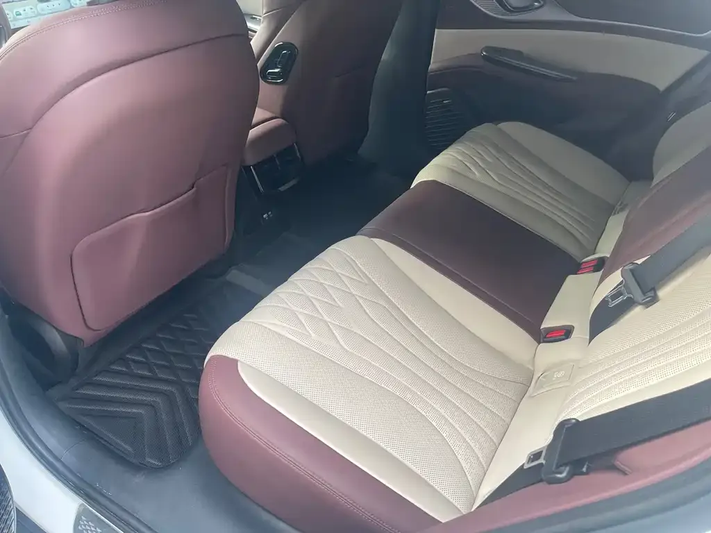 BYD Seal — фото 2