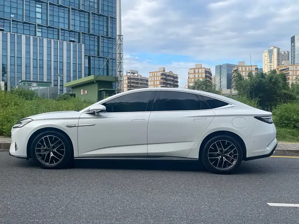 BYD Seal — фото 9