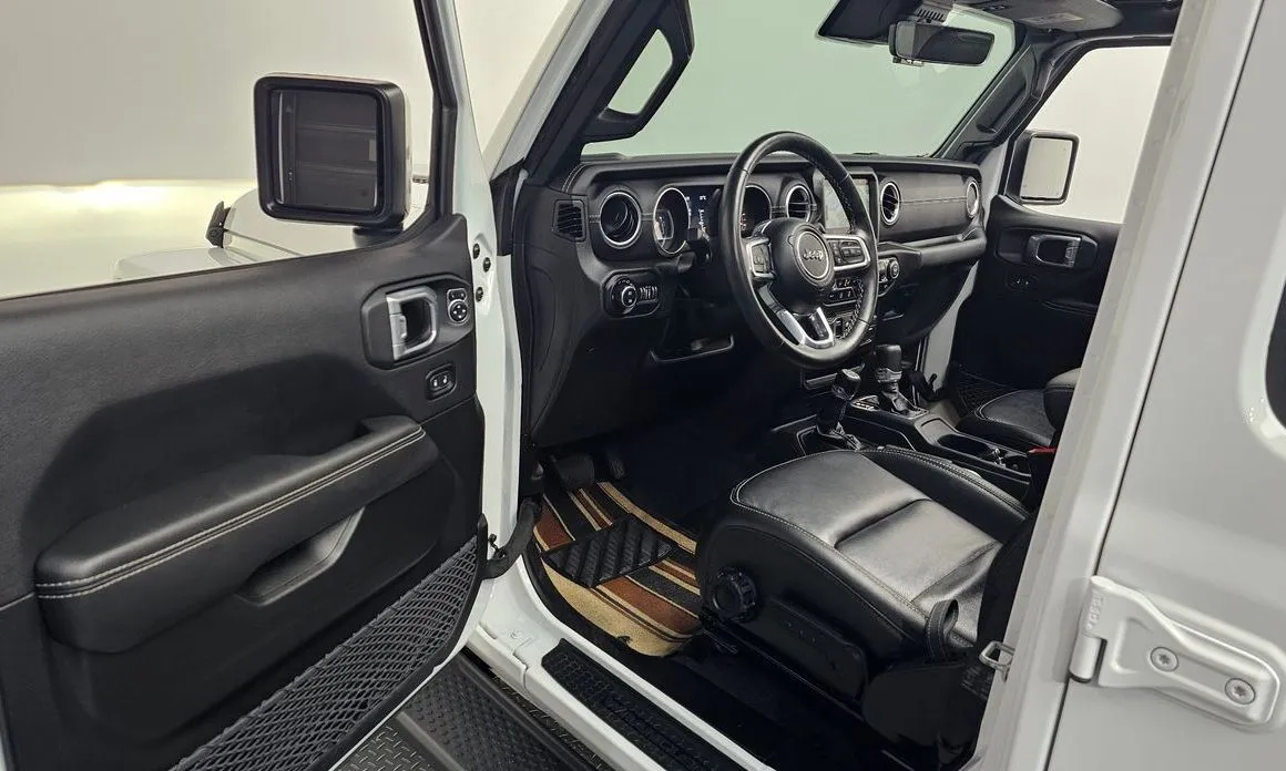 Jeep Wrangler — фото 10